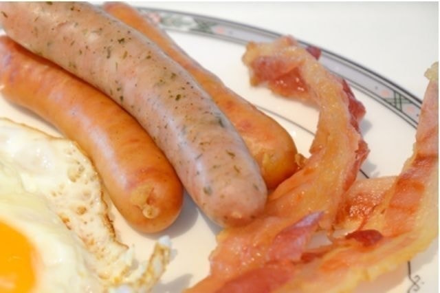 ソーセージやハムは死亡率が高まる